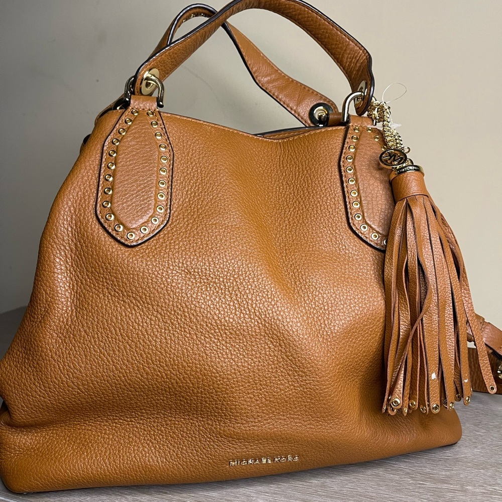 Huge Michael Kors bag. Can be worn two different ways!
